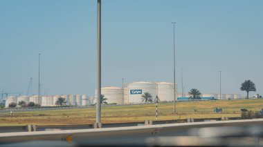Endüstriyel bölgelerdeki hava manzaralı petrol depolama tankı. İhracat için ham petrol depolama tesisi. Asya 'daki palmiye yağı fabrikaları. Endüstriyel fabrikada. Bölge tank deposu endüstriyel. Palm Plantasyonu. Yüksek kalite fotoğraf