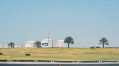 Endüstriyel bölgelerdeki hava manzaralı petrol depolama tankı. İhracat için ham petrol depolama tesisi. Asya 'daki palmiye yağı fabrikaları. Endüstriyel fabrikada. Bölge tank deposu endüstriyel. Palm Plantasyonu. Yüksek kalite fotoğraf