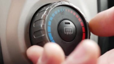 Bu da arabanın iç sobasının ısısını düşürüyor. 4k video