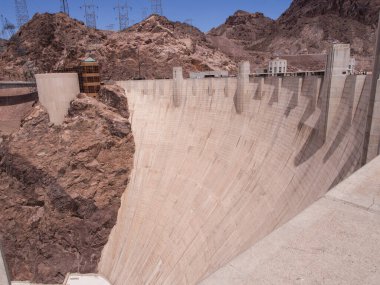 Arizona ve Nevada sınırındaki Hoover Barajı..