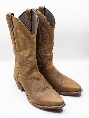 Klasik Batı deri botları her türlü kıyafet için harika bir aksesuardır..