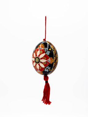 Pysanky, geleneksel olarak Ukrayna, Polonya, Rusya ve Belarus gibi birçok Doğu Avrupa ülkesinde yapılan karmaşık dekore edilmiş Paskalya yumurtalarıdır. Yumurta kabuğuna belirli desenlerde balmumu ve boya katmanları uygulayarak oluşturulurlar.