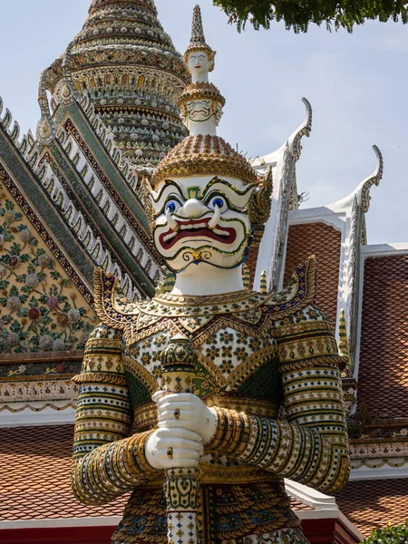 Bang Deki Wat Arun Tapınağı Ndaki Renkli Dev Şeytan Koruyucu — Stok fotoğraf