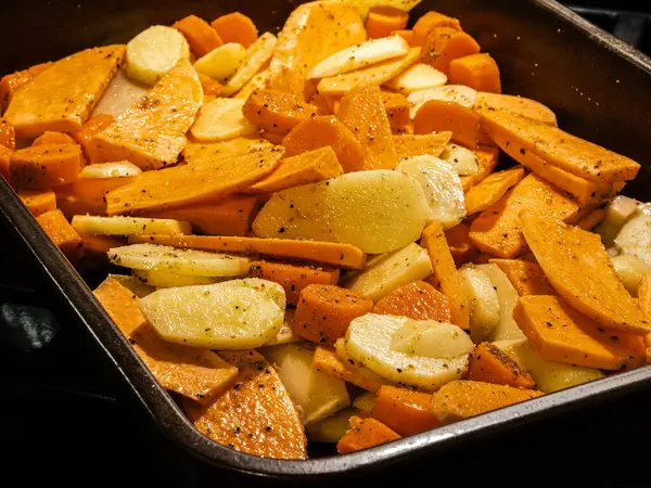 Nutritious Meal Featuring Sweet Potatoes Regular Potatoes Carrots Seasoned Peppercorns — Stock Photo, Image