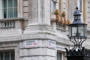 Londra, İngiltere 5 Temmuz 2008:, 2008: Londra 'da, Parlamento Binaları İngiliz Gotik mimarisinin mükemmel bir örneği olarak duruyor, dış görünüşleri İngiltere' nin hükümet koltuğunu belirleyen karmaşık detaylar sunuyor.