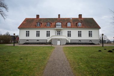 Hssleholm 'ün huzur dolu güzelliklerine gömülmüş tarihi Hsslemsgrden' e hoş geldiniz..