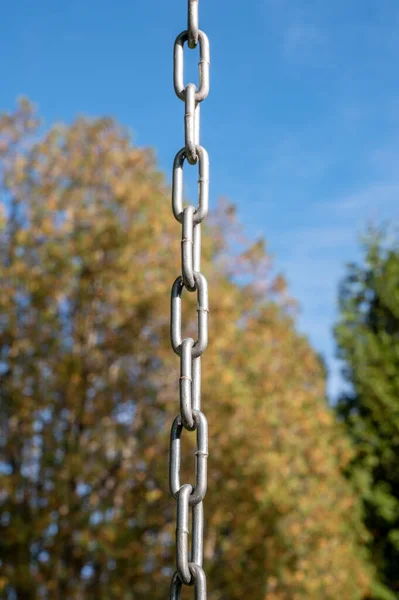 Heavy Duty Metal Strong Chain Hanging Vertically Background High Quality — Stock Photo, Image