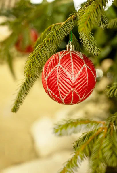 Vacanze Natale Sfondo Ornamento Palla Rosso Brillante Luci Natale Cartolina — Foto Stock