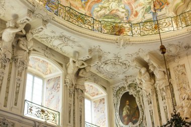 Bruhl, Kuzey Ren-Vestfalya, Almanya 10.3.2022: Augustusburg Sarayı tarihi bir yapı kompleksi. geniş kale içi