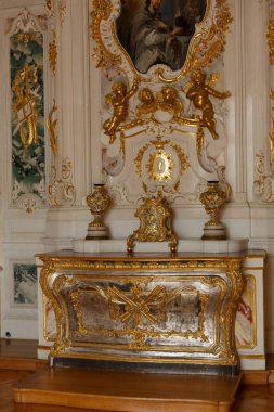 Bruhl, Kuzey Ren-Vestfalya, Almanya 10.3.2022: Augustusburg Sarayı tarihi bir yapı kompleksi. geniş kale içi