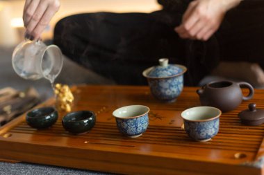 Geleneksel Japon Çay Seremonisi Yapan Kadın
