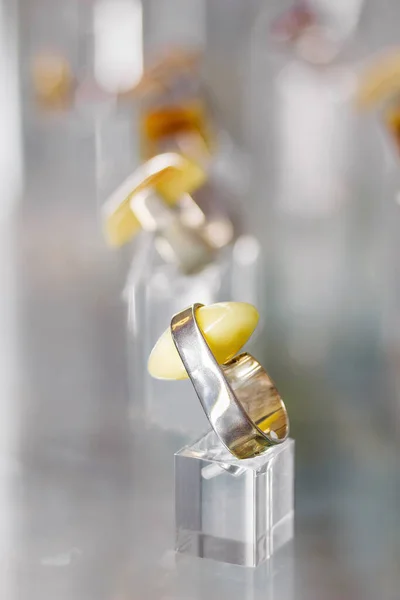 Silver Ring Amber Glass Stand Shelf Close — Stock Photo, Image