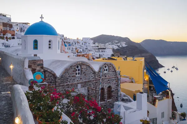 Yunanistan 'ın Santorini kentindeki kalderaya bakın