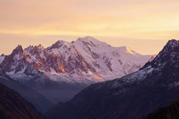 Emosson barajından gün batımı manzarası, Valais Wallis, İsviçre