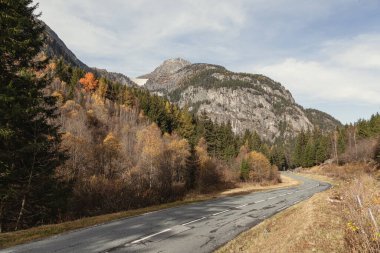 Sonbaharda Emosson Barajı, Valais (Wallis), İsviçre