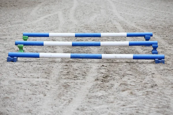 Toon Springstokken Obstakels Barrières Wachten Ruiters Show Jumping Training Paard — Stockfoto