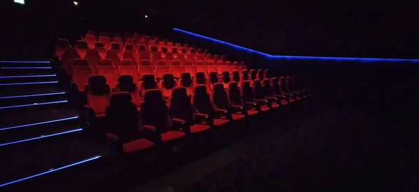 Άδεια Αίθουσα Κινηματογράφου Κόκκινα Καθίσματα Εσωτερικό Του Σύγχρονου Κινηματογράφου Κινηματογράφος — Φωτογραφία Αρχείου
