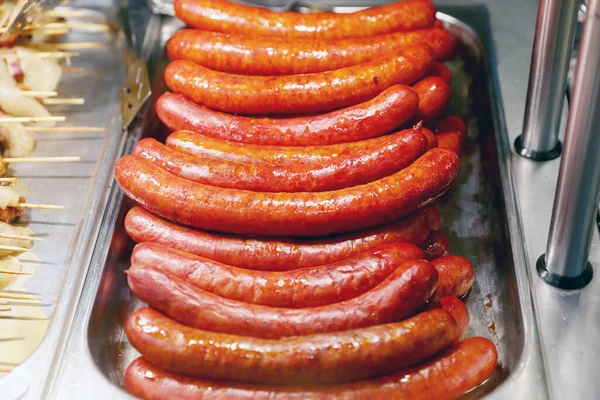 Salchicha Bratwurst Una Carnicería Venta Embutidos Cerdo Ternera Comida Rápida —  Fotos de Stock