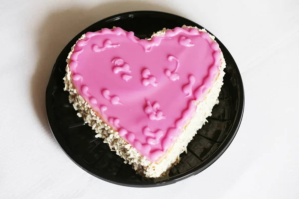 情人节 母亲节或生日流行的心形冲浪型巧克力蛋糕 永远的爱的信息 两个人的浪漫蛋糕 — 图库照片