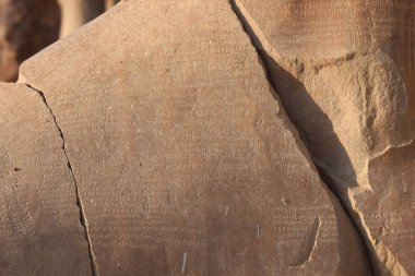 Memnon 'un ünlü Colossi' si. Firavun Amenhotep III 'ün devasa yıkılmış heykelleri. Lüksemburg yakınlarındaki seyahat ve turistik beldeler Batı Şeria, Teb, Lüksör, Kuzey Afrika