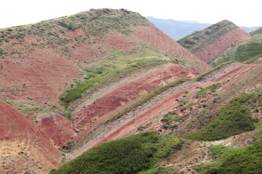 Gökkuşağı dağlarının renkli panoramik manzarası 