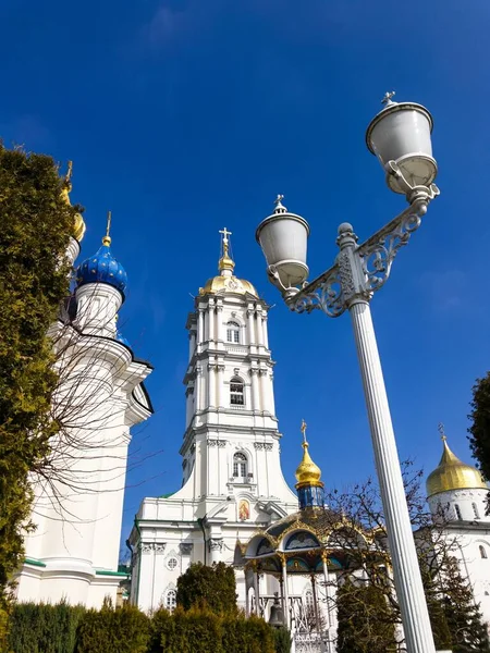 Kyrkor Pochaev Mot Bakgrund Den Blå Himlen Ukraina — Stockfoto