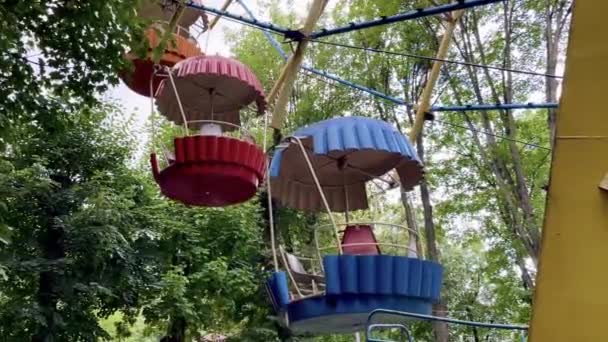 Άδειο Παιδική Χαρά Καρουζέλ Στο Πάρκο — Αρχείο Βίντεο