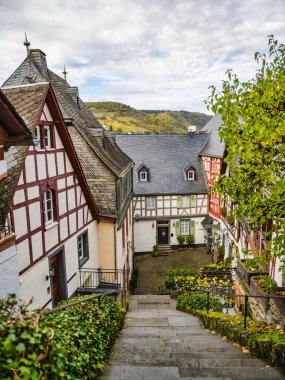 Beilstein köyü sokağı ve geleneksel yarı keresteli evler, Almanya
