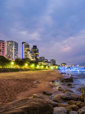 uMhlanga sahil binaları ve gece yarısı KwaZulu-Natal, Güney Afrika