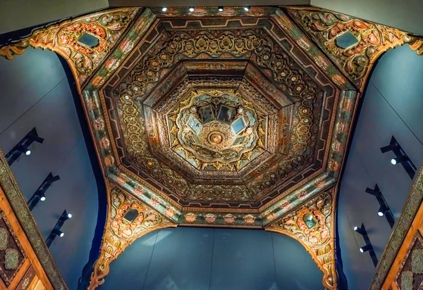 Όμορφα Διακοσμημένη Αραβική Lounge Οροφή Οθωμανικό Ανατολίτικο Σχέδιο — Φωτογραφία Αρχείου