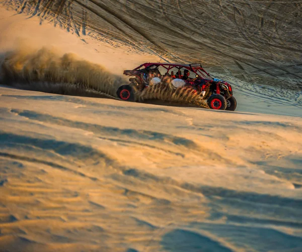 Carro Deserto Feito Sob Encomenda Batendo Dunas Areia Doha Qatar — Fotografia de Stock