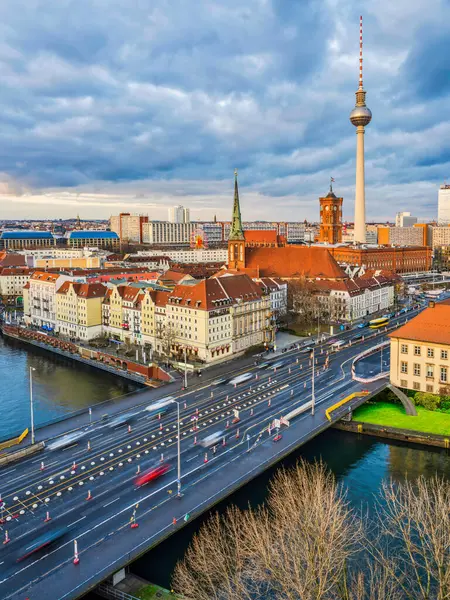 베를린 타워와 운하에 역사적 — 스톡 사진