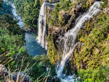 Lizbon Şelaleleri, Lizbon nehir geçidi ve kayalık yüzeyde yemyeşil yapraklar, Panorama Yolu, Mpumalanga, Güney Afrika