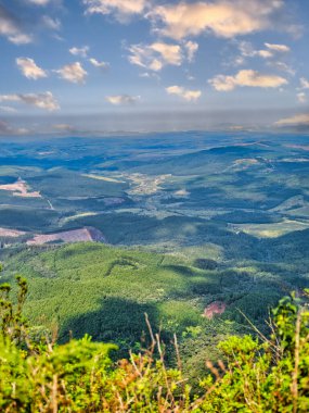 Öğleden sonra Mpumalanga, Güney Afrika 'da Tanrı' nın penceresinden Lowveld Vadisi 'nin dikey görüntüsü.