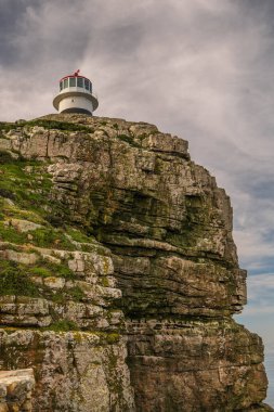 Cape Point deniz feneri Güney Afrika 'daki mpuntain kasabasının tepesinde.