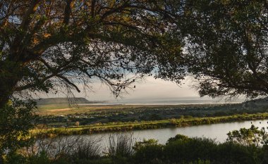 Noordhoek Cape Town Güney Afrika 'daki bir göl tarafından Long Beach manzarası