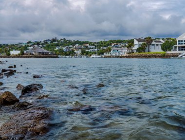 Güney Afrika 'nın Esatern Burnu' ndaki Kowie Nehri kıyısındaki Alfred Limanı.