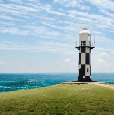 South Coase Kwazulu natal 'da turkuaz mavisi Hint okyanus suyuyla birlikte Shepstone Limanı Deniz Feneri.