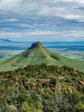 Spandaukop Dağı, Güney Afrika Graaff-Reinet Burnu 'ndaki Camdeboo Milli Parkı' nda.