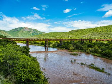 Mnquma Doğu Burnu 'ndaki Groot-Keirivier üzerindeki Büyük Kei Köprüsü.