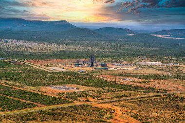 Güney Afrika 'nın kuzeybatısındaki platin madenlerinin hava manzarası.
