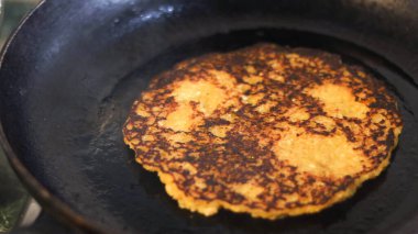 Mısır cachapas sanatsal hazırlık, tipik bir Venezuela yemeği. dokumeltal işlemler