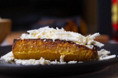 Beyaz peynirli fırında muz. Yüksek kalite fotoğraf