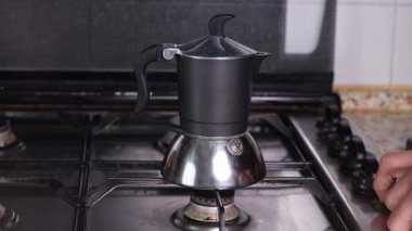 Moka pot özel kahve karışımı. 4k video