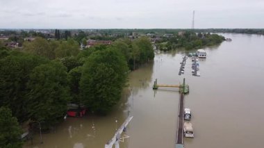 İtalya, Boretto 'da Po Nehri taşkınları. Yüksek kalite 4k görüntü