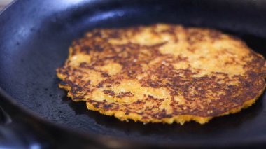 Mısır cachapas sanatsal hazırlık, tipik bir Venezuela yemeği. dokumeltal işlemler