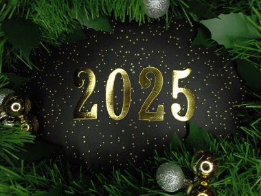 Yeni Yıl 2025 Siyah zemin üzerinde altın sayılar Yıldızlı gökyüzü, Noel ağacı arka planı