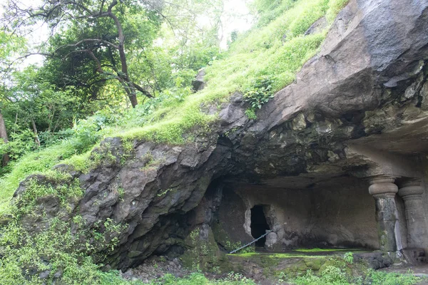 インドのナビ ムンバイにある世界遺産である古代文化のエルファンタの洞窟をロックカット — ストック写真