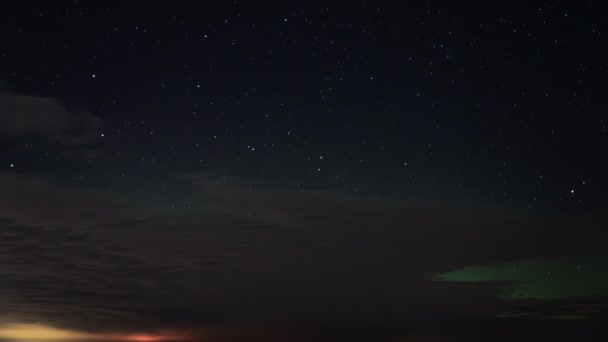北极光在日落后出现在夜空中 满天星斗 时间流逝 — 图库视频影像