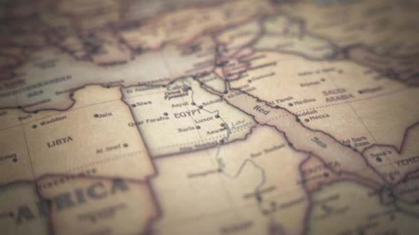 Eski Bir Politik Dünya Haritasında Mısır Yavaş Çekim Yay Çekimini — Stok video